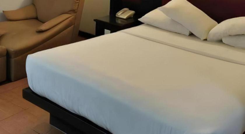 Hotel K77 Dumai Bagian luar foto