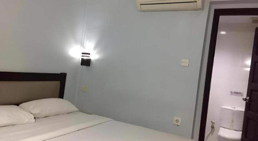 Hotel K77 Dumai Bagian luar foto